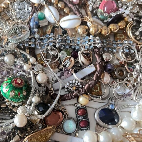 1.5 lb Vintage Craft Junk Jewelry Lot - Picture 4 of 9